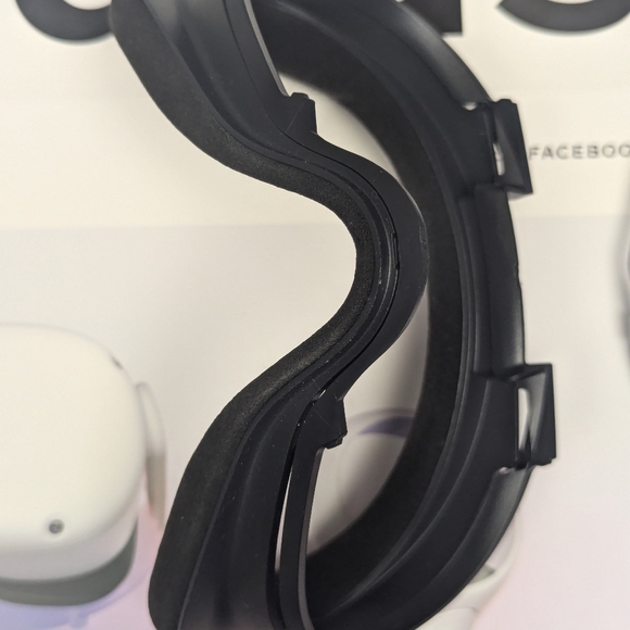 Meta Oculus Quest 2 64GB Advanced All-In-One VR Headset - Picture 13 of 16